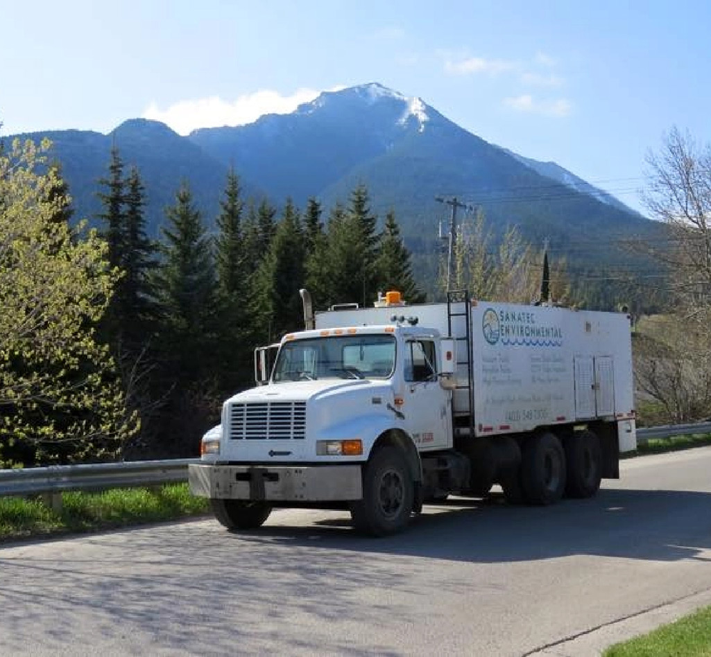 Vacuum truck services on road