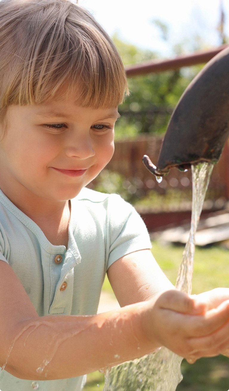 Kid washing hand